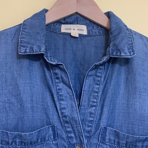 Cloth & Stone | 100% Tencel Blue Denim Hi Lo Rounded Hem 3 Button Top Shirt S - Picture 6 of 17